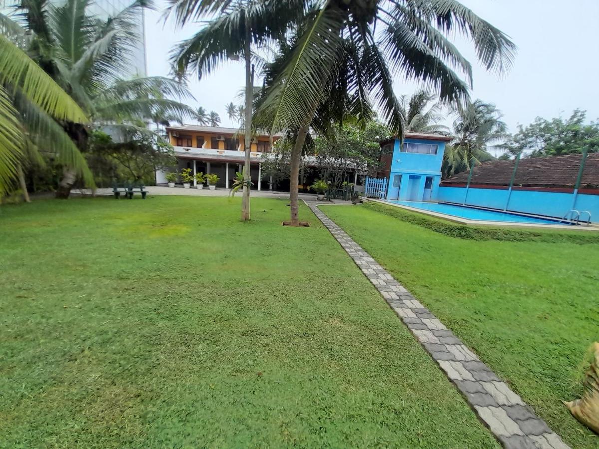Larn'S Villa Hotel & Apartment Wadduwa Eksteriør bilde