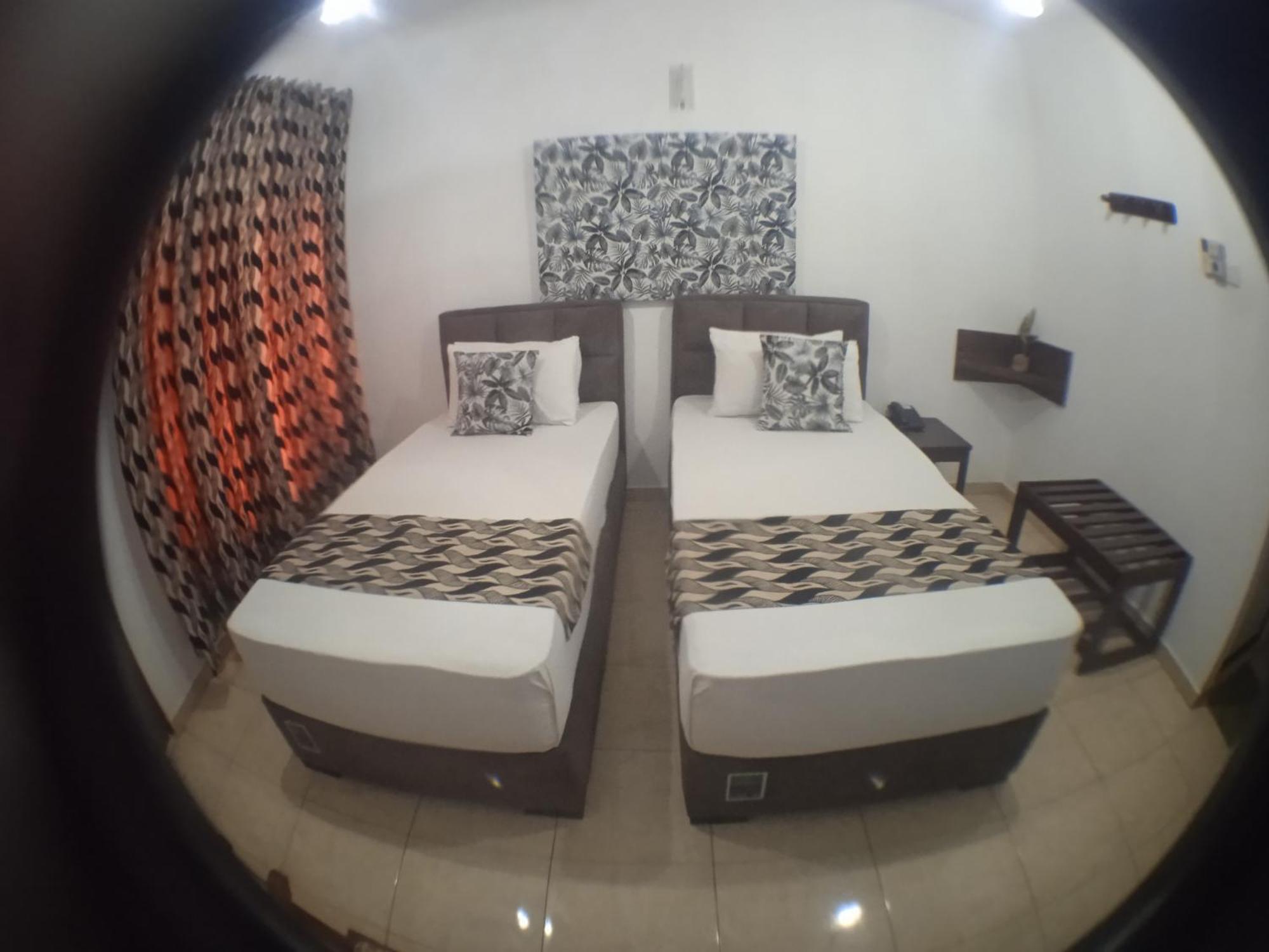 Larn'S Villa Hotel & Apartment Wadduwa Eksteriør bilde