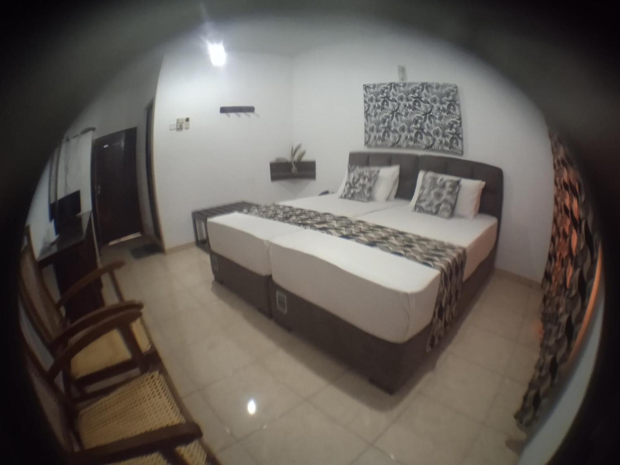 Larn'S Villa Hotel & Apartment Wadduwa Eksteriør bilde