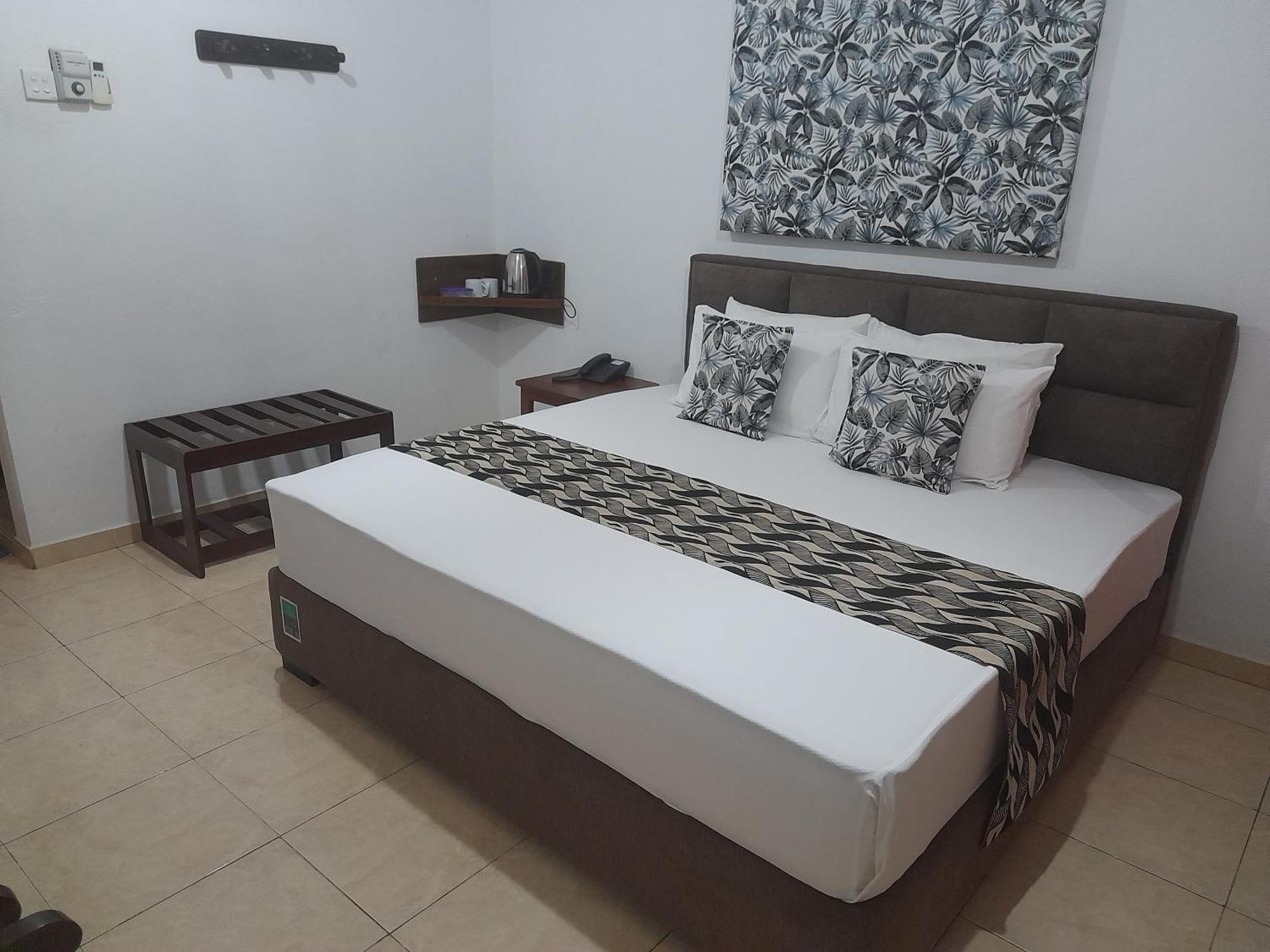 Larn'S Villa Hotel & Apartment Wadduwa Eksteriør bilde