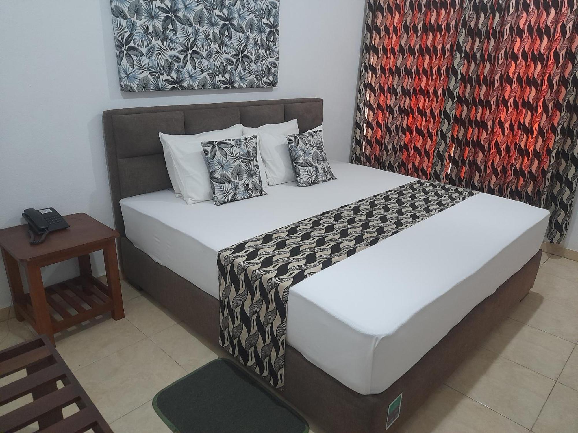 Larn'S Villa Hotel & Apartment Wadduwa Eksteriør bilde