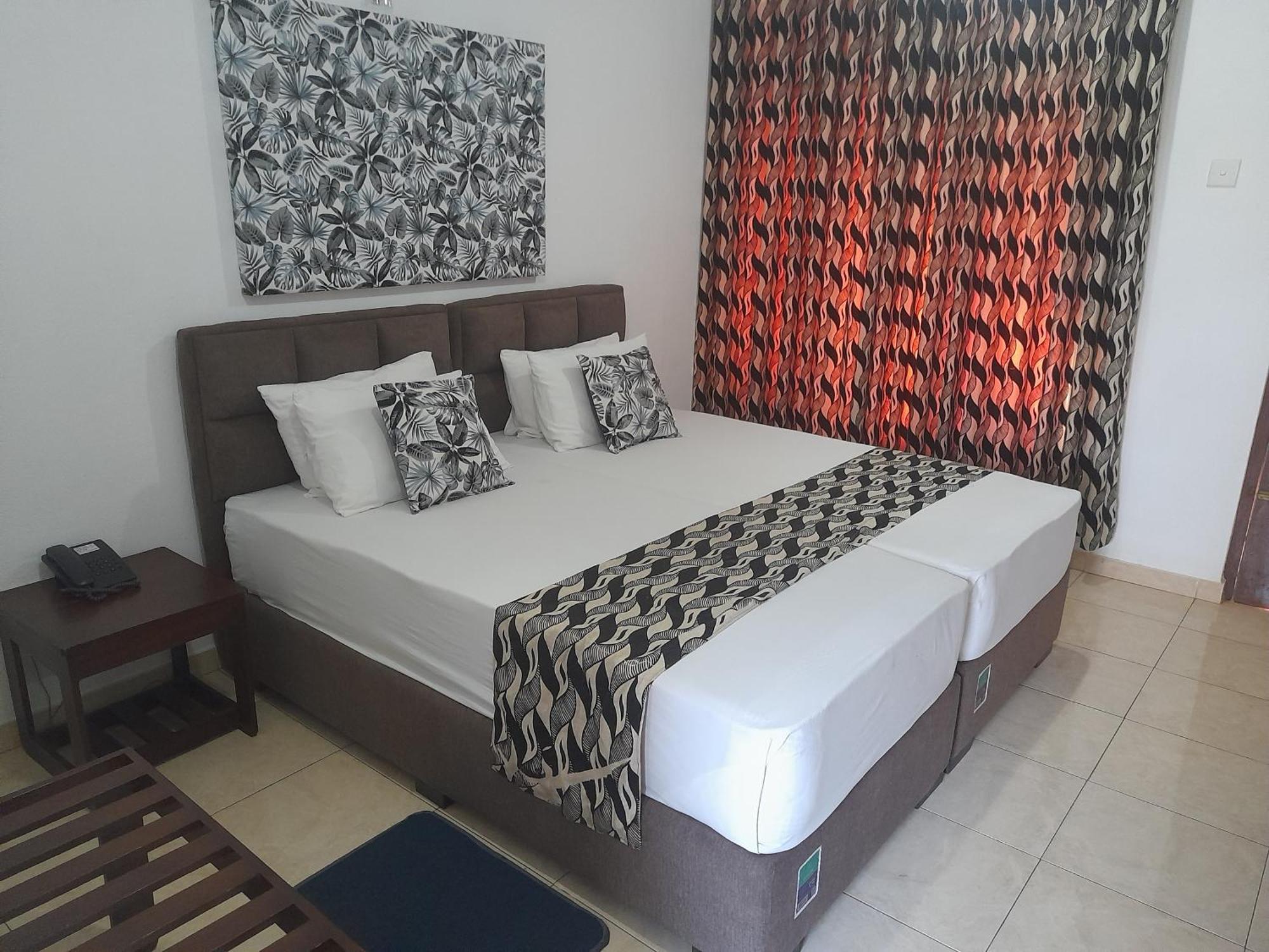 Larn'S Villa Hotel & Apartment Wadduwa Eksteriør bilde