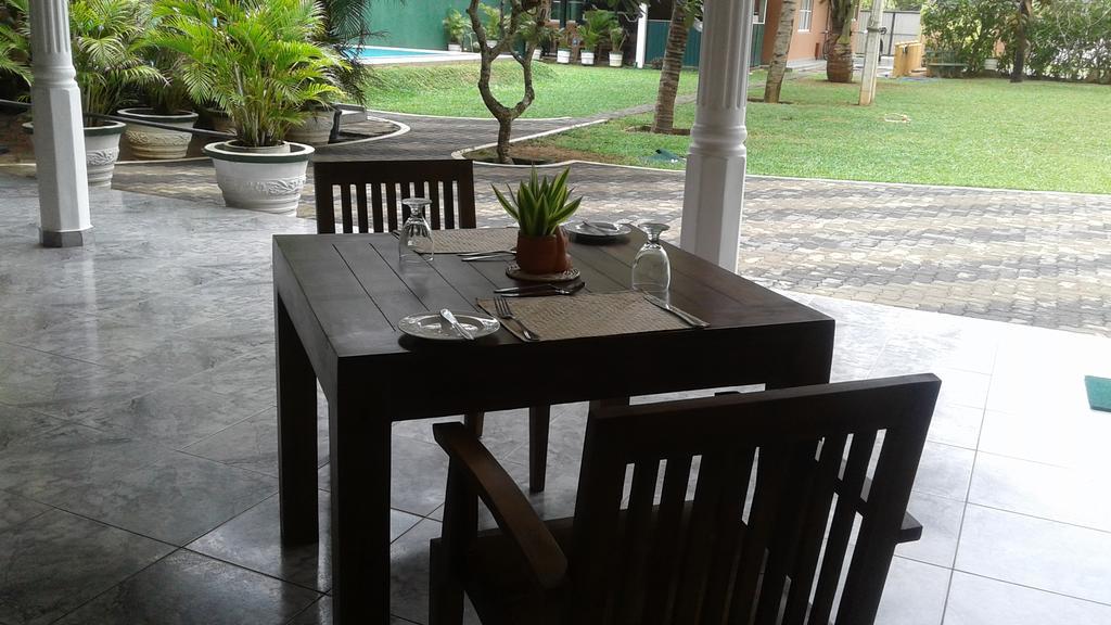 Larn'S Villa Hotel & Apartment Wadduwa Eksteriør bilde