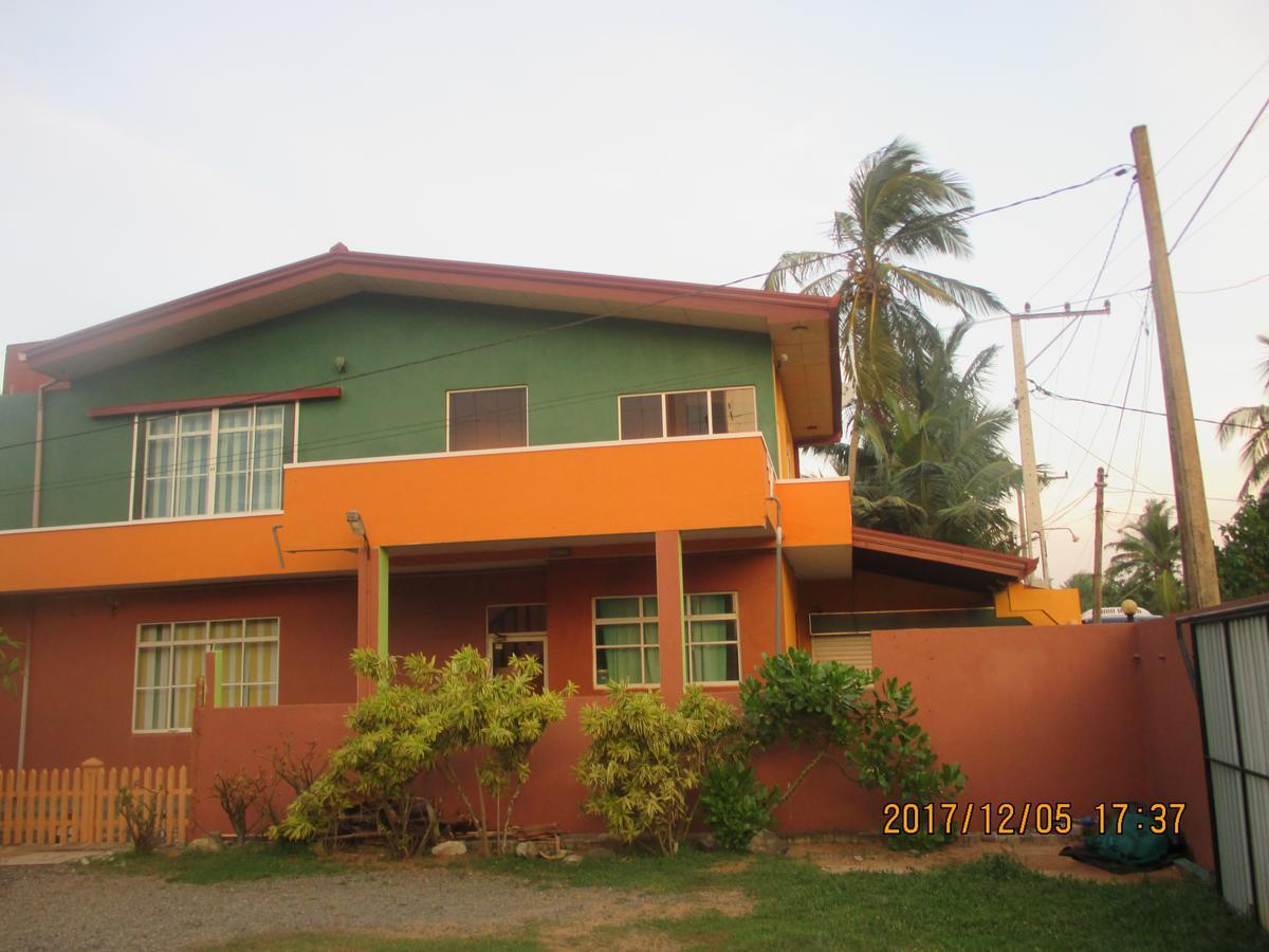 Larn'S Villa Hotel & Apartment Wadduwa Eksteriør bilde