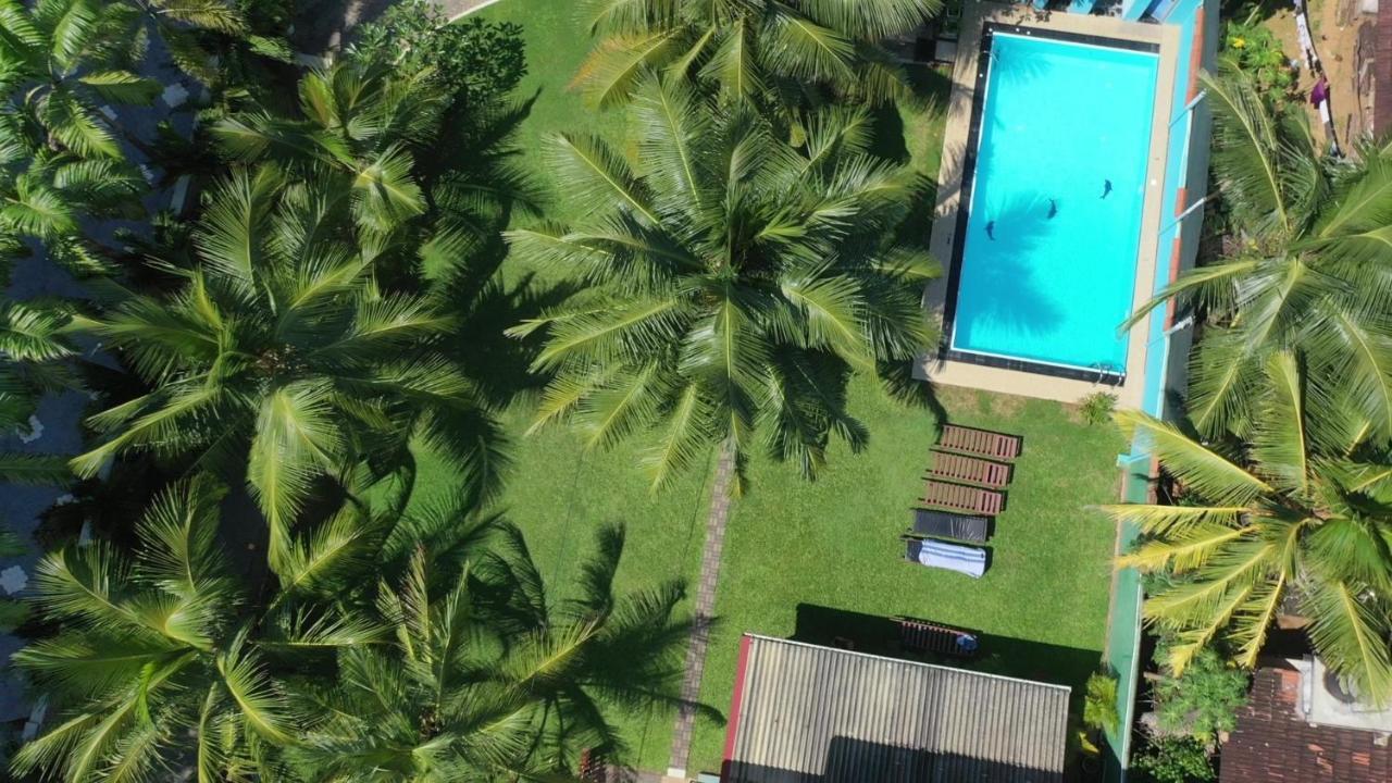 Larn'S Villa Hotel & Apartment Wadduwa Eksteriør bilde